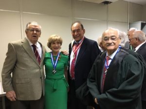 Momento após a entrega da Medalha, na sala anexa.