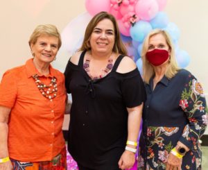 Com a academica Matilde Slaibi Conti e Vera Morett, no clic de Léo Santos.